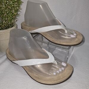 Vionic White Bella Sandals Fashion-Forward Thong Womens Size 7